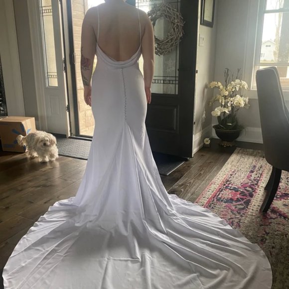 V Neck Mermaid Wedding Dress with Button back - Picture 13 of 16